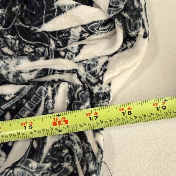 Unity Blouse Women's Petite Large V-Neck 3/4 Sleeve Rhinestone Printed Top NWT - Picture 12 of 12